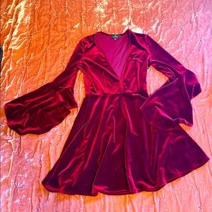 Maroon LuLu’s low cut flowy velvet dress